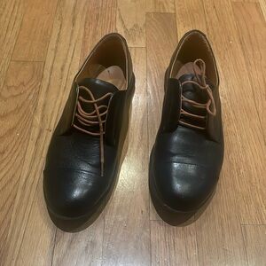 Women’s leather lace-up Oxfords—comfortable and stylish